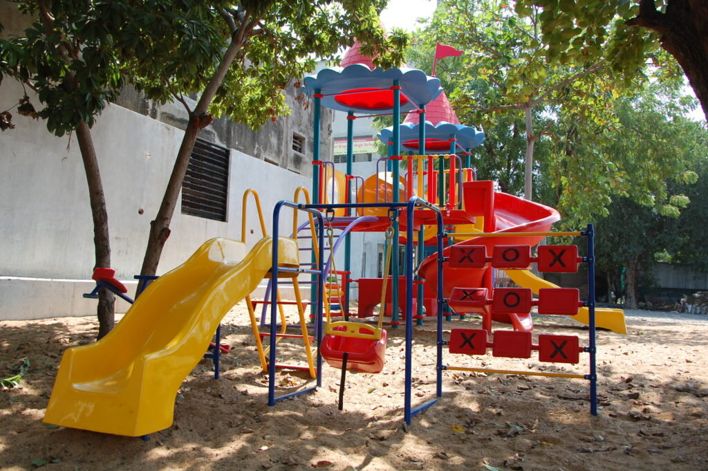 PLAY-EQUIPMENTS-3-1024x681